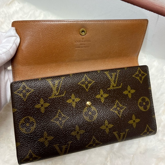 LOUIS VUITTON- MI0941 Monogram Canvas Full Wallet - Picture 7 of 10